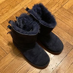 UGG Bailey Bow II girls boots- size 4